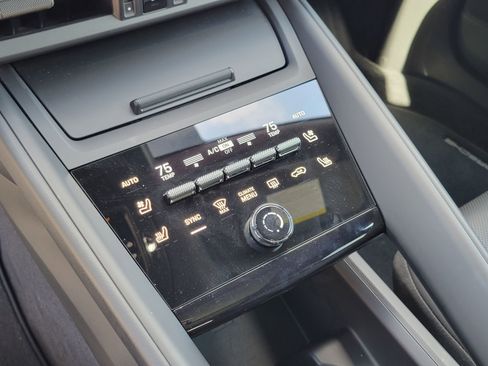 Used 2025 Porsche Macan Electric image 21