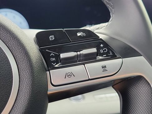 Used 2024 Hyundai Elantra Limited image 25