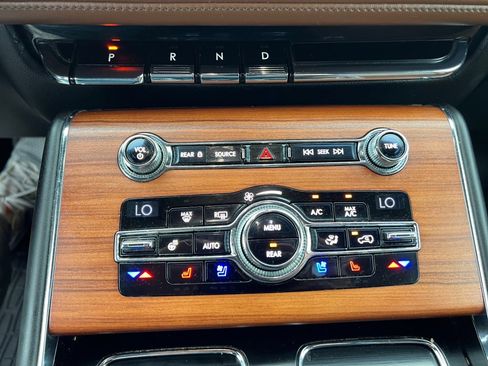 Used 2020 Lincoln Aviator Reserve w/ Equipment Group 201A image 21