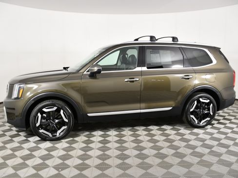 Used 2025 Kia Telluride S AWD/4WD image 9