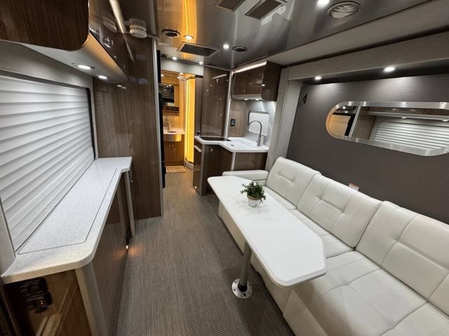 Used 2018 Mercedes-Benz Sprinter 3500 image 38