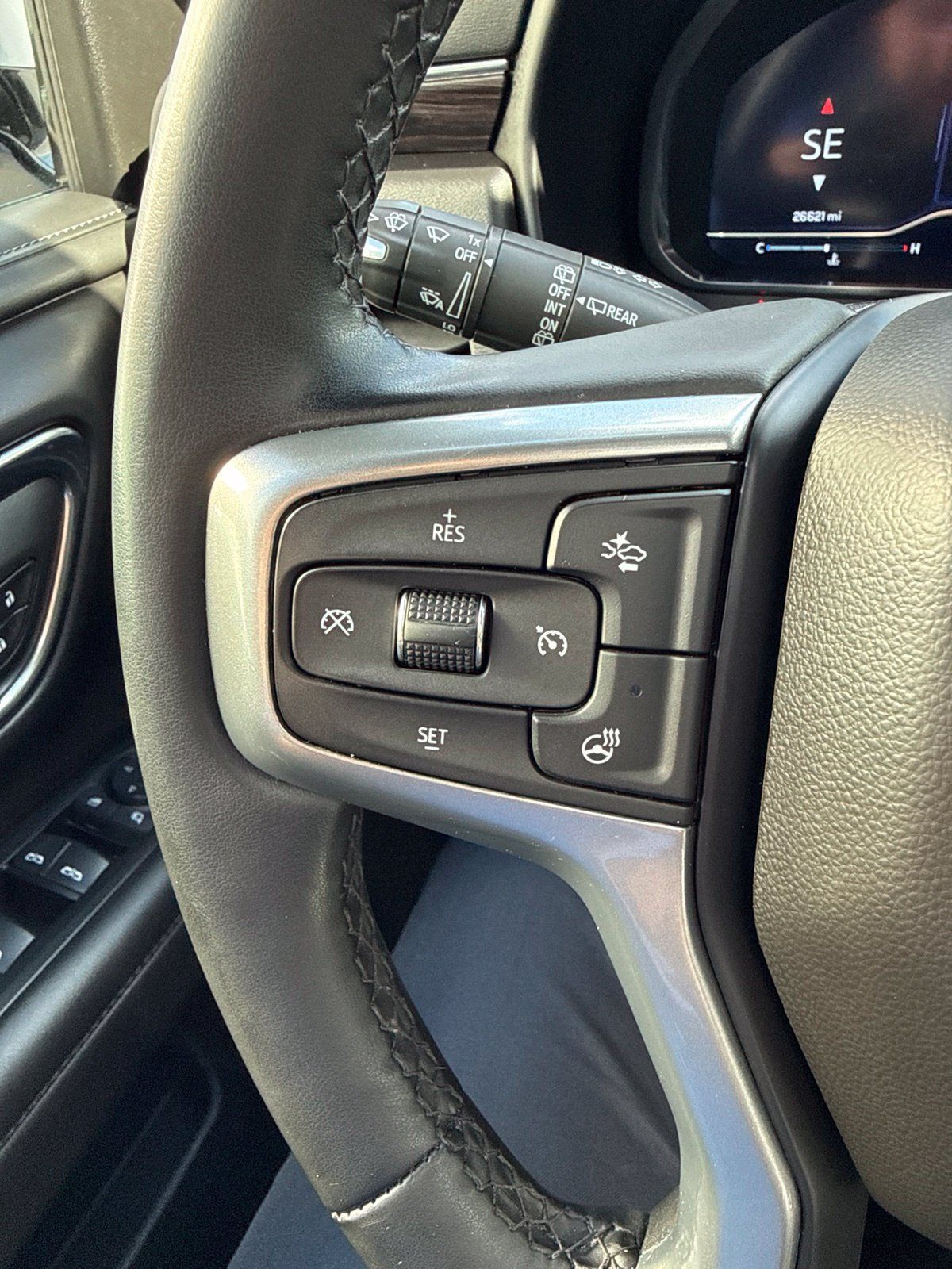 Used 2024 Chevrolet Suburban Z71 w/ Luxury Package AWD/4WD image 18