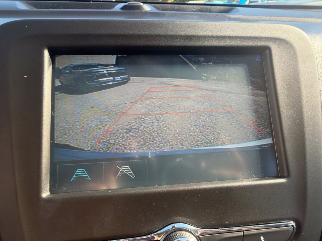 Used 2018 Chevrolet Equinox LT FWD image 28