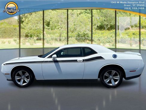 Used 2015 Dodge Challenger SXT RWD image 19