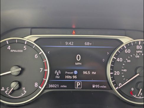 Used 2021 Nissan Sentra SV image 9