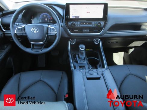 Used 2025 Toyota Grand Highlander XLE image 10