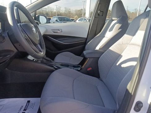 Used 2025 Toyota Corolla SE image 15