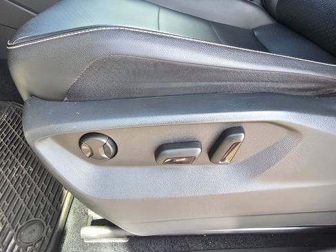 Used 2021 Volkswagen Tiguan SE R-Line image 16