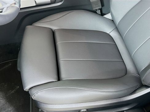 Used 2026 Mercedes-Benz GLB 250 4MATIC image 25