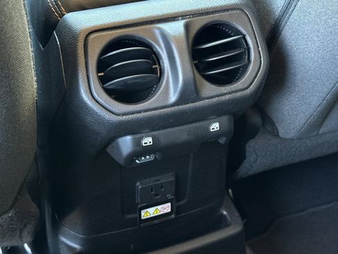 Used 2024 Jeep Wrangler Unlimited Sahara AWD/4WD image 15