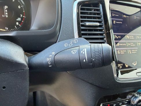 Used 2017 Volvo XC90 T6 Momentum w/ Vision Package image 20