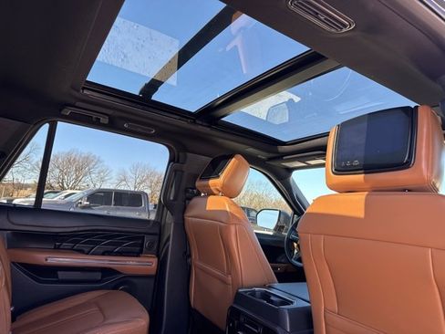 Used 2024 Ford Expedition Max Platinum image 25