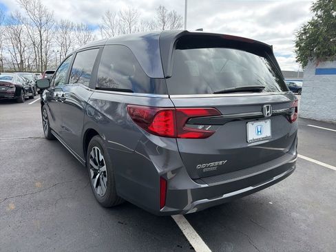 Certified 2025 Honda Odyssey EX-L image 3