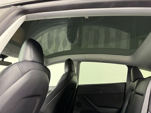 Used 2021 Tesla Model Y Standard Range image 19