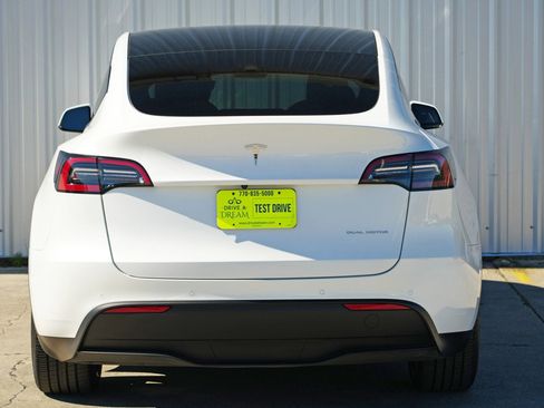 Used 2022 Tesla Model Y Long Range image 52