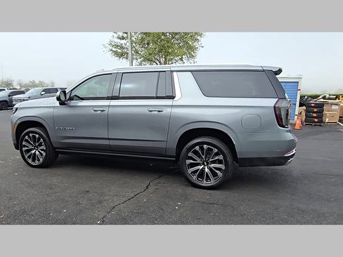 New 2026 Chevrolet Suburban High Country image 23