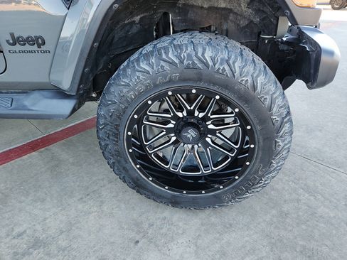 Used 2021 Jeep Gladiator Sport image 9