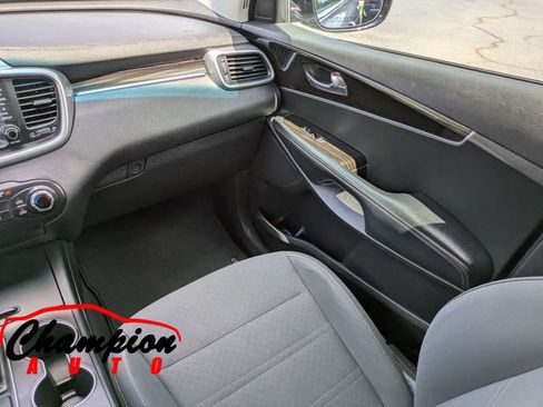 Used 2020 Kia Sorento LX FWD image 22