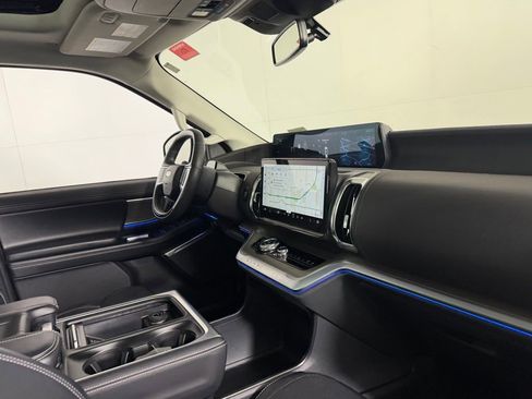 Used 2025 Ford Expedition Platinum AWD/4WD image 31