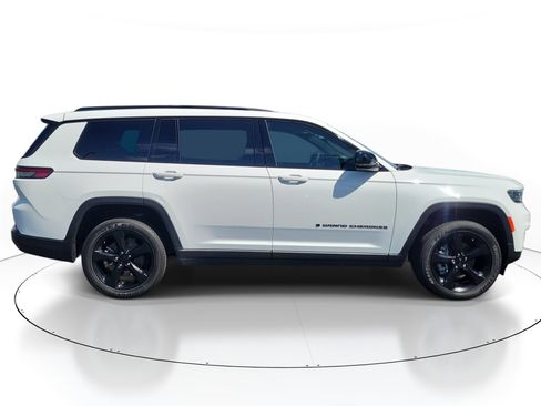 Used 2024 Jeep Grand Cherokee L Laredo AWD/4WD image 3