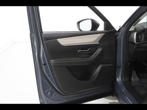 Certified 2025 MAZDA CX-70 Plug-In Hybrid w/ Premium Pkg AWD/4WD image 4