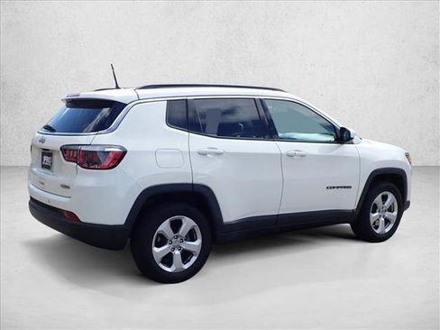 Used 2017 Jeep Compass Latitude w/ Safe & Security Group AWD/4WD image 4