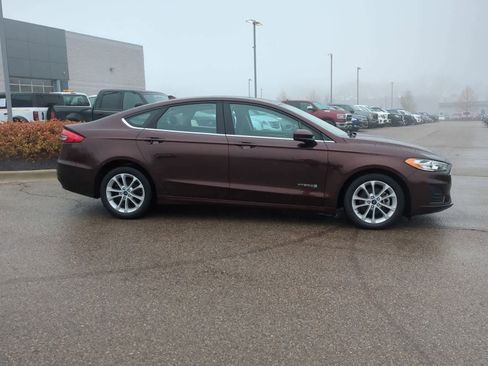 Used 2019 Ford Fusion SE image 9