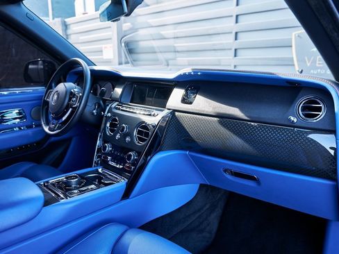 Used 2021 Rolls-Royce Cullinan Black Badge image 47