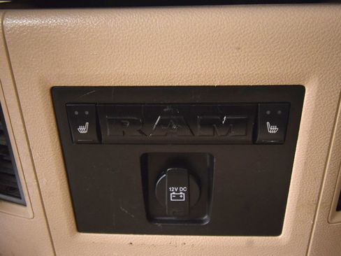 Used 2018 RAM 1500 Laramie AWD/4WD image 38