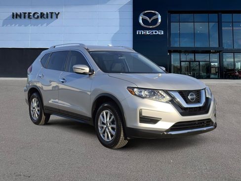 Used 2020 Nissan Rogue SV AWD/4WD image 2