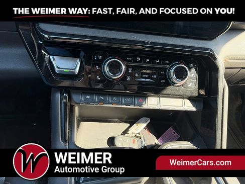 Used 2023 GMC Sierra 1500 AT4 w/ AT4 Preferred Package AWD/4WD image 3