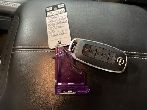 Used 2023 Nissan Pathfinder Platinum image 29