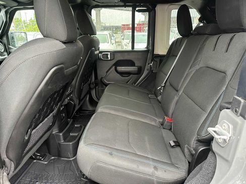 Used 2022 Jeep Wrangler Unlimited Rubicon 4xe AWD/4WD image 15