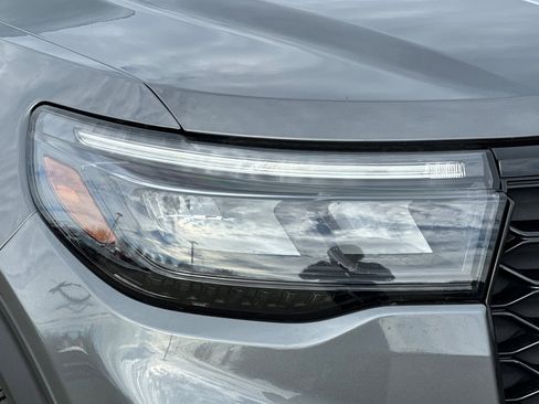 Used 2025 Ford Explorer ST-Line w/ ST-Line Street Pack image 49