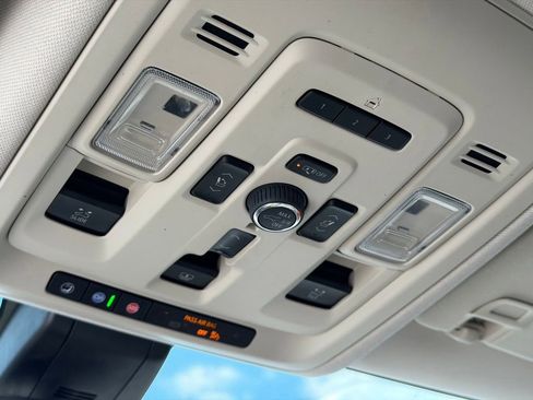 Used 2022 GMC Yukon Denali AWD/4WD image 25