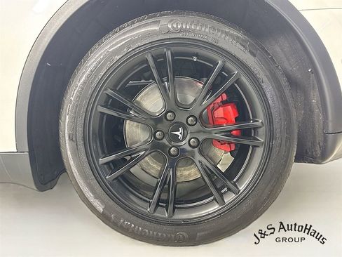 Used 2022 Tesla Model Y Long Range image 36