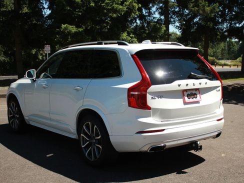 Used 2018 Volvo XC90 T6 Momentum w/ Convenience Package AWD/4WD image 5