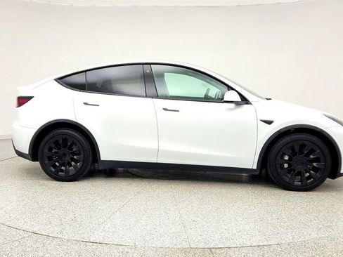 Used 2021 Tesla Model Y Long Range image 4