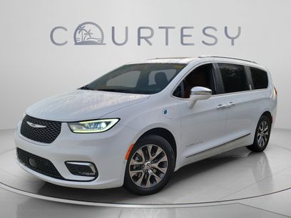 Used 2024 Chrysler Pacifica Pinnacle