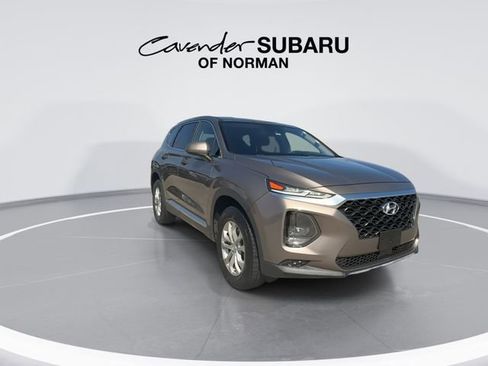 Used 2019 Hyundai Santa Fe SE image 2