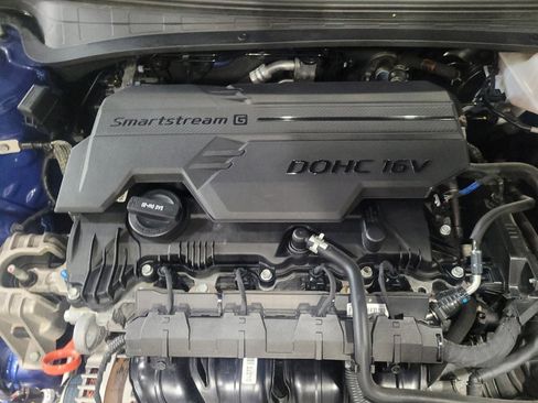 Used 2023 Hyundai Elantra SE w/ Preferred Accessory Package FWD image 30