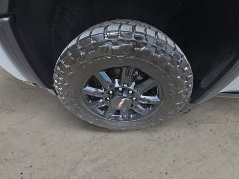 Used 2025 GMC Sierra 2500 AT4 w/ AT4 Premium Plus Package AWD/4WD image 14