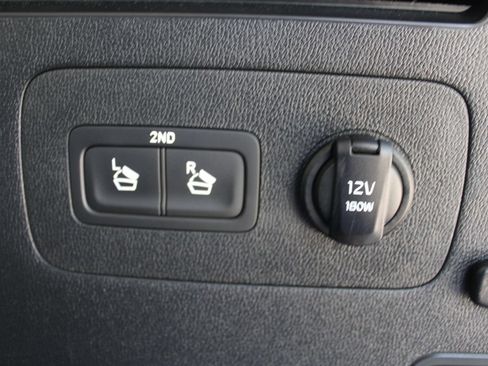 Certified 2025 Kia Sorento EX w/ Panoramic Sunroof Package FWD image 11
