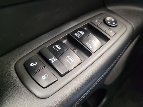 Used 2018 Jeep Grand Cherokee Altitude AWD/4WD image 27