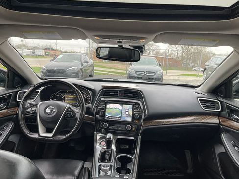 Used 2016 Nissan Maxima Platinum w/ Interior Lighting Package FWD image 16