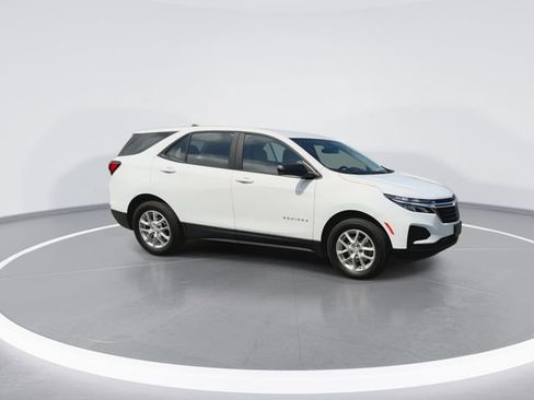 Used 2024 Chevrolet Equinox LS w/ Driver Confidence II Package AWD/4WD image 2