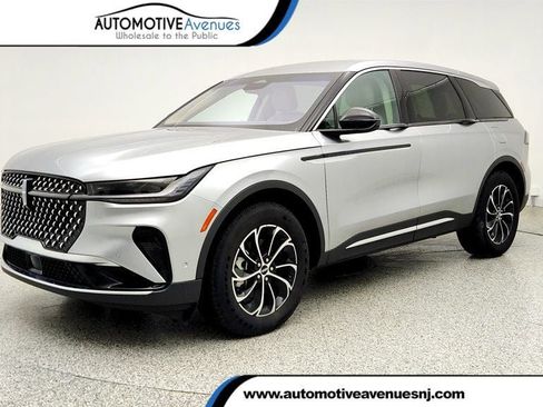 Used 2024 Lincoln Nautilus Premier AWD/4WD image 1