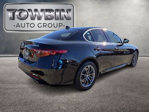 Used 2018 Alfa Romeo Giulia AWD image 4