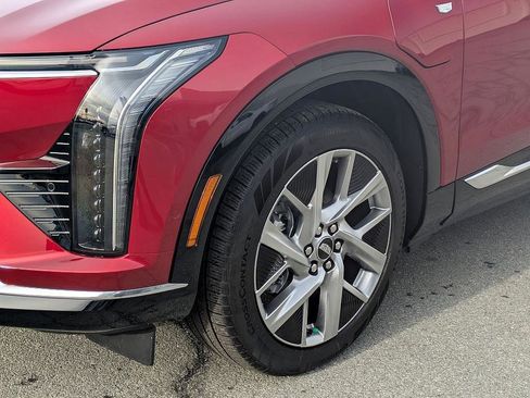 New 2025 Cadillac Optiq Luxury 2 AWD/4WD image 9