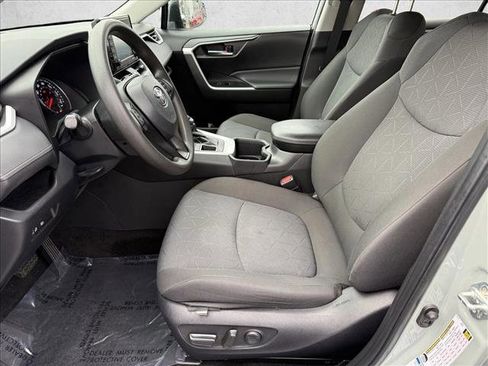 Used 2022 Toyota RAV4 XLE image 17